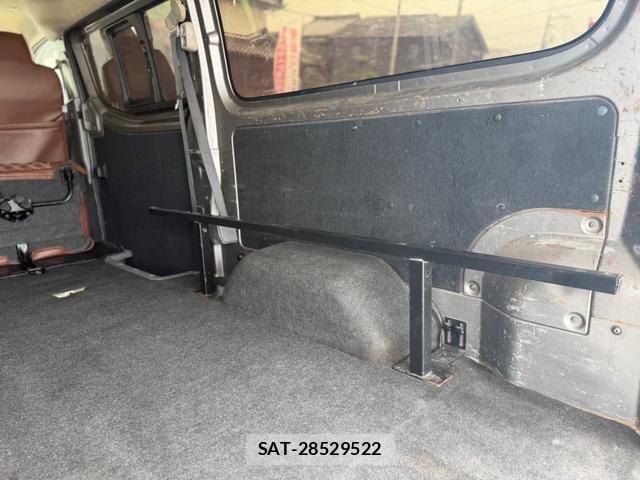 Nissan NV350 Caravan 2013-03 8814127-10