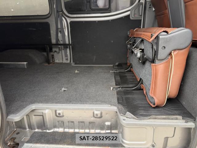 Nissan NV350 Caravan 2013-03 8814127-11