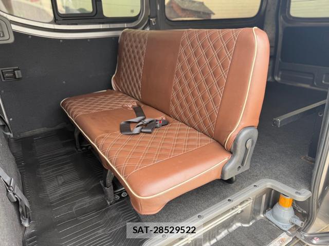 Nissan NV350 Caravan 2013-03 8814127-13