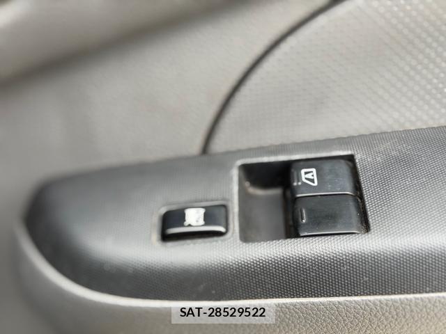 Nissan NV350 Caravan 2013-03 8814127-17