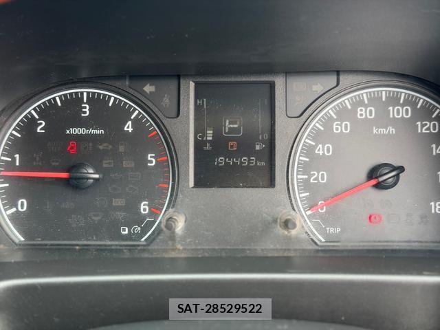 Nissan NV350 Caravan 2013-03 8814127-18