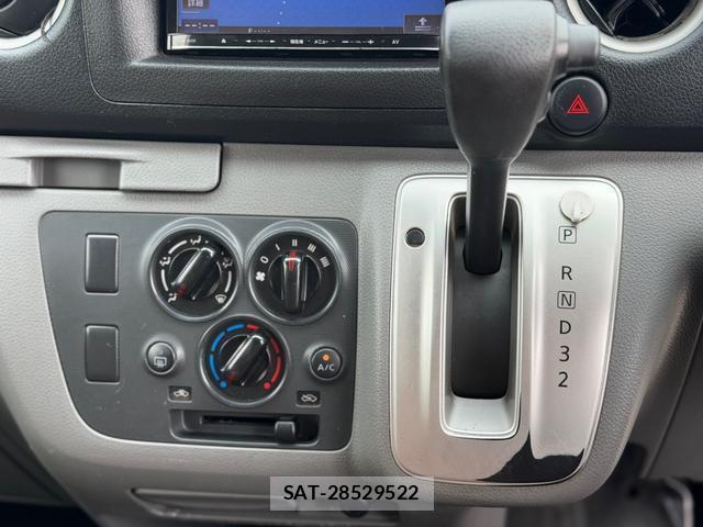 Nissan NV350 Caravan 2013-03 8814127-19