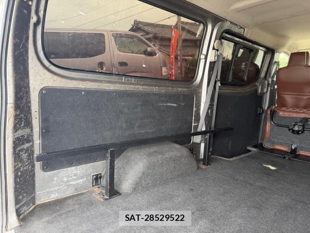 Nissan NV350 Caravan 2013-03 8814127-9