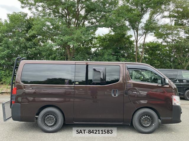 Nissan NV350 Caravan 2018-07 8816423-2