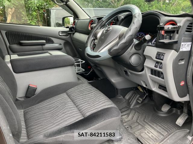 Nissan NV350 Caravan 2018-07 8816423-4