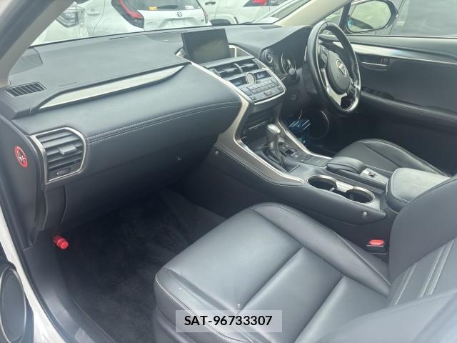 Lexus NX 2017-05 8812698-2