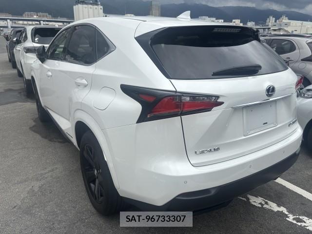 Lexus NX 2017-05 8812698-3