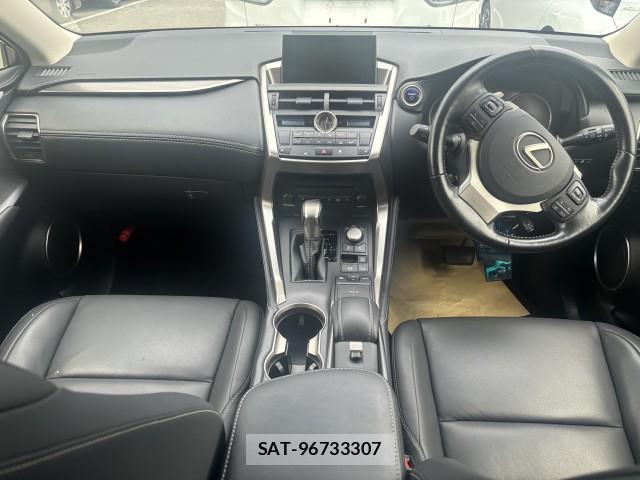 Lexus NX 2017-05 8812698-7