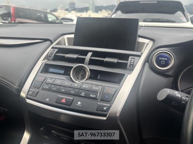 Lexus NX 2017-05 8812698-8