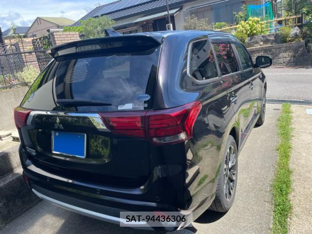 Mitsubishi OUTLANDER PHEV 2017-09 8813298-13