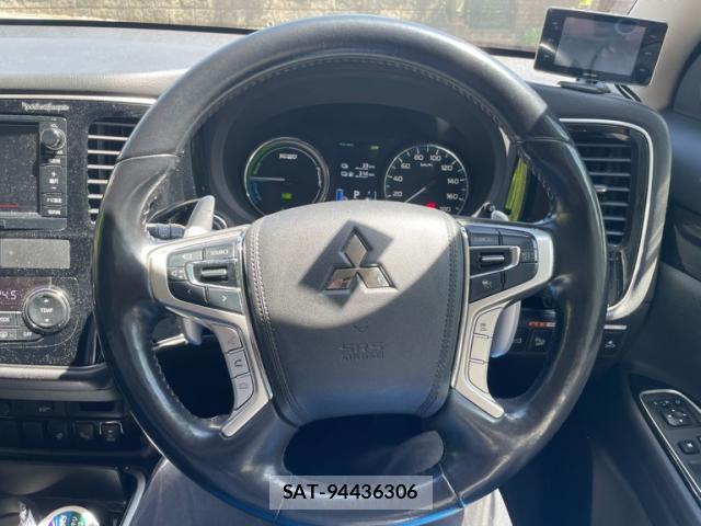 Mitsubishi OUTLANDER PHEV 2017-09 8813298-16