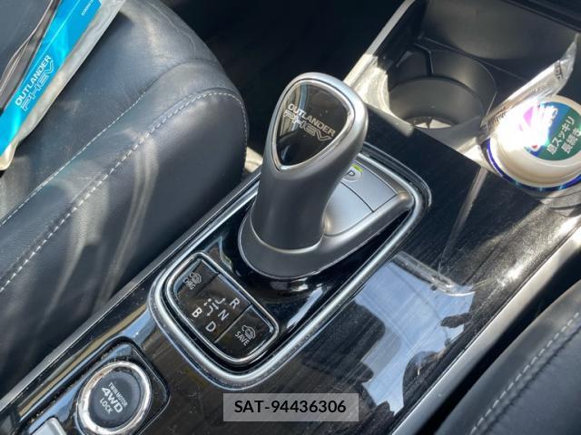Mitsubishi OUTLANDER PHEV 2017-09 8813298-19
