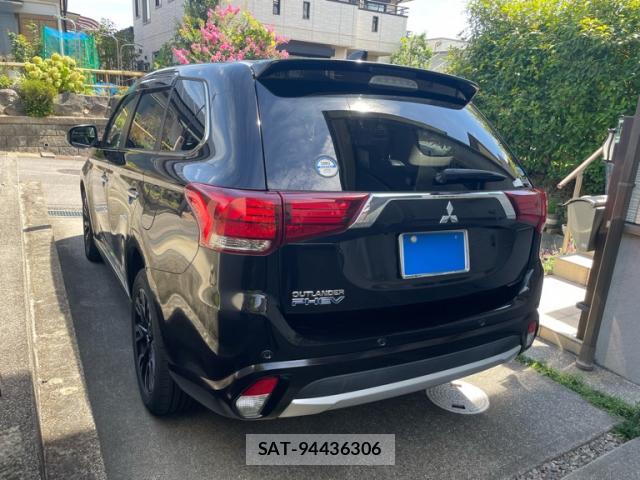 Mitsubishi OUTLANDER PHEV 2017-09 8813298-2