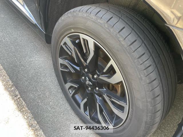 Mitsubishi OUTLANDER PHEV 2017-09 8813298-3