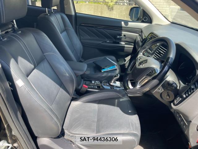 Mitsubishi OUTLANDER PHEV 2017-09 8813298-9