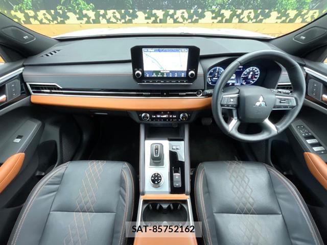 Mitsubishi OUTLANDER PHEV 2022-04 8813686-1