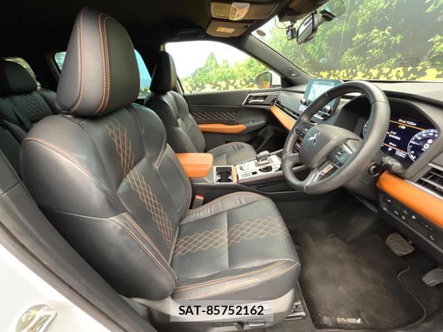 Mitsubishi OUTLANDER PHEV 2022-04 8813686-8
