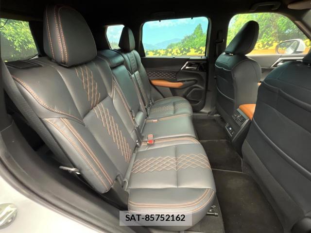 Mitsubishi OUTLANDER PHEV 2022-04 8813686-9