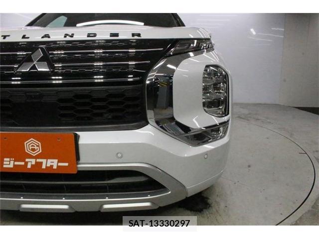 Mitsubishi OUTLANDER PHEV 2022-07 8814323-13