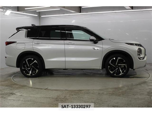 Mitsubishi OUTLANDER PHEV 2022-07 8814323-3