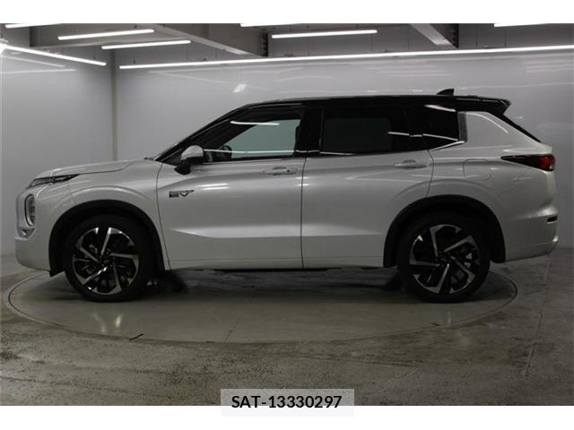 Mitsubishi OUTLANDER PHEV 2022-07 8814323-7