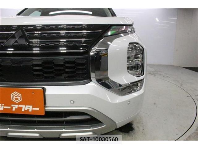 Mitsubishi OUTLANDER PHEV 2022-07 8814330-13