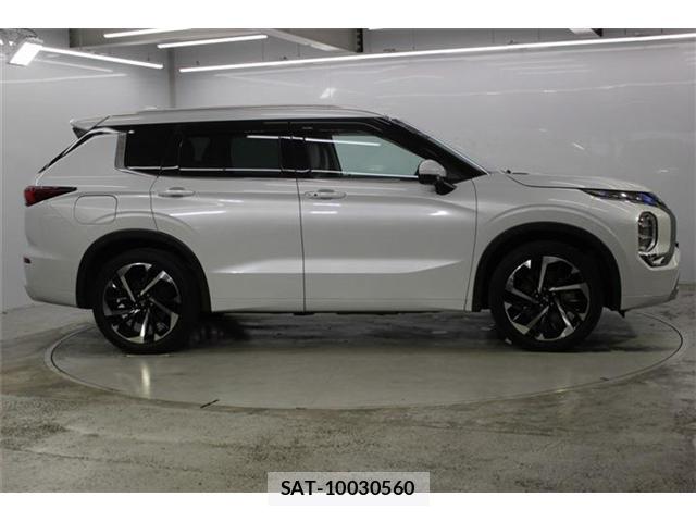 Mitsubishi OUTLANDER PHEV 2022-07 8814330-3
