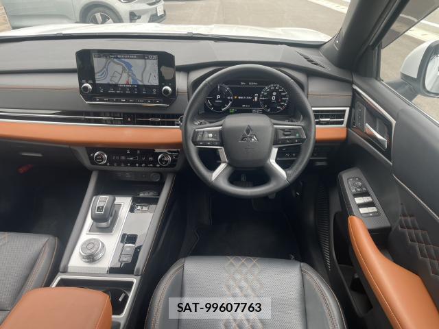 Mitsubishi OUTLANDER PHEV 2022-02 8814564-1