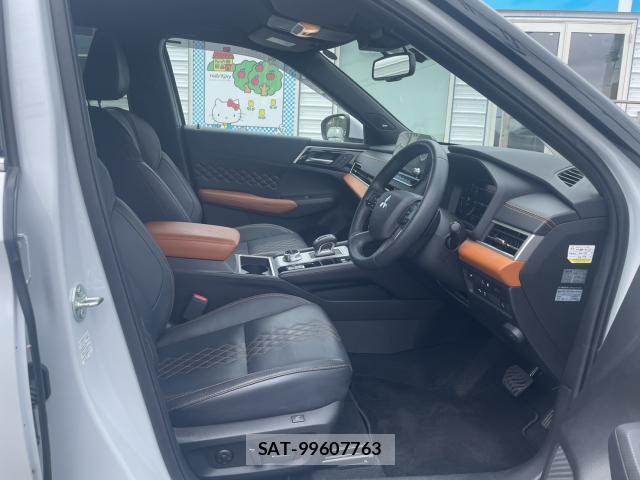 Mitsubishi OUTLANDER PHEV 2022-02 8814564-10