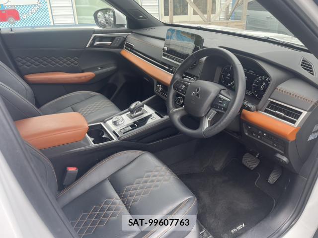 Mitsubishi OUTLANDER PHEV 2022-02 8814564-11