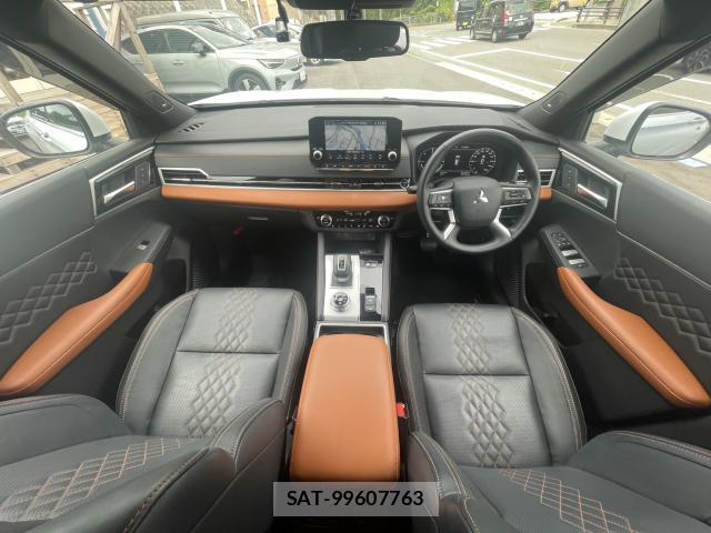 Mitsubishi OUTLANDER PHEV 2022-02 8814564-12