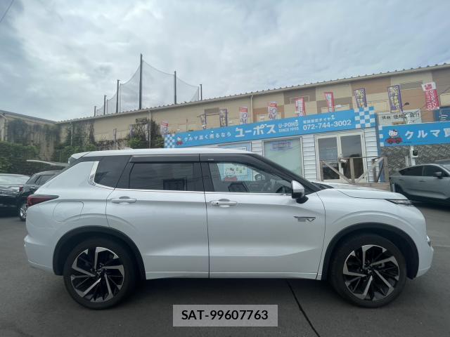 Mitsubishi OUTLANDER PHEV 2022-02 8814564-5