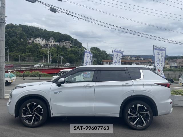Mitsubishi OUTLANDER PHEV 2022-02 8814564-6