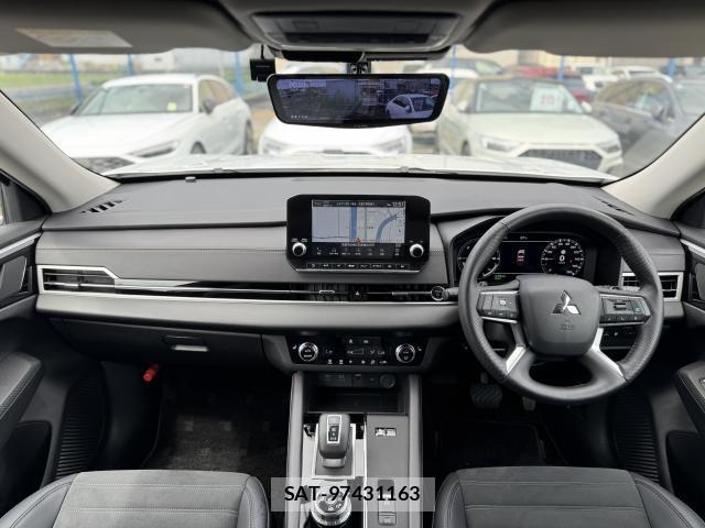 Mitsubishi OUTLANDER PHEV 2024-06 8815111-1
