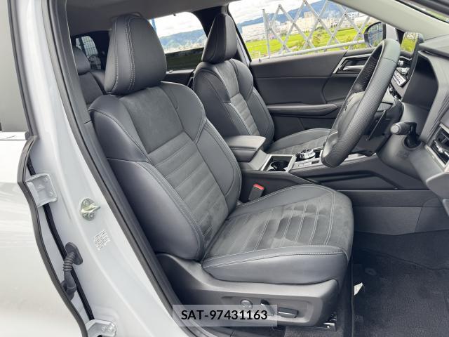 Mitsubishi OUTLANDER PHEV 2024-06 8815111-14