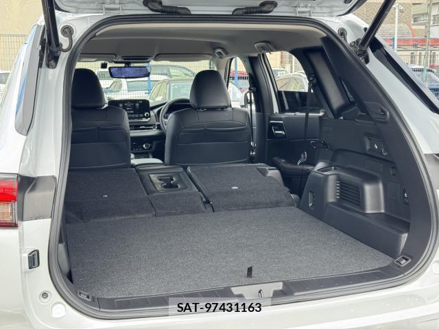 Mitsubishi OUTLANDER PHEV 2024-06 8815111-17