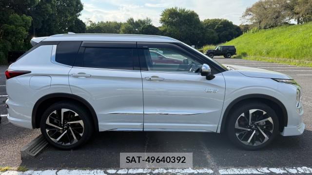 Mitsubishi OUTLANDER PHEV 2024-06 8815470-3