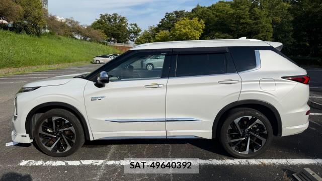 Mitsubishi OUTLANDER PHEV 2024-06 8815470-9