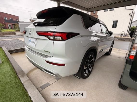 Mitsubishi OUTLANDER PHEV 2024-07 8815568-13