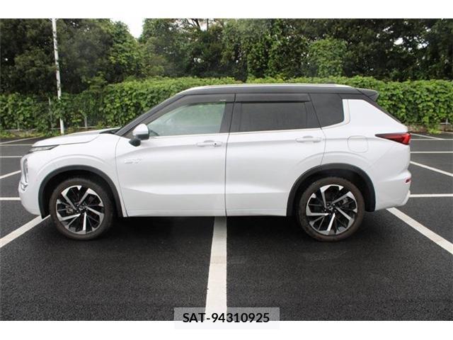 Mitsubishi OUTLANDER PHEV 2022-02 8815745-11