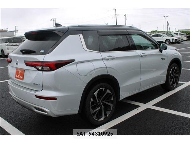 Mitsubishi OUTLANDER PHEV 2022-02 8815745-8