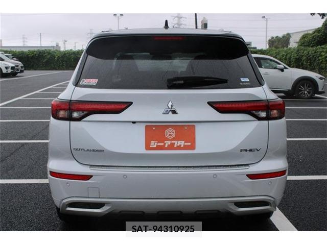 Mitsubishi OUTLANDER PHEV 2022-02 8815745-9