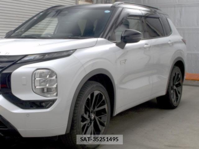 Mitsubishi OUTLANDER PHEV 2024-03 8816132-4
