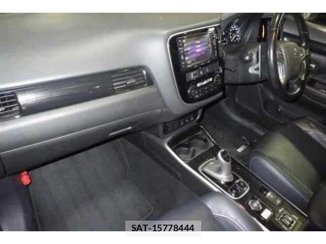 Mitsubishi OUTLANDER PHEV 2017-09 8816185-2