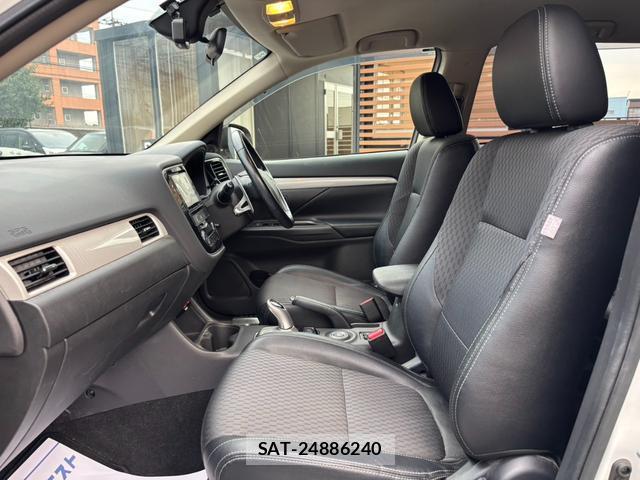 Mitsubishi OUTLANDER PHEV 2014-12 8817023-10