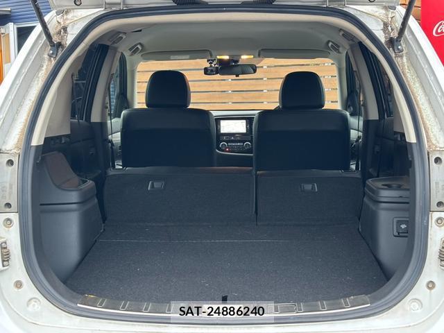 Mitsubishi OUTLANDER PHEV 2014-12 8817023-14
