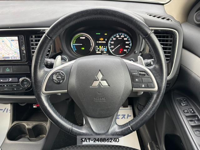 Mitsubishi OUTLANDER PHEV 2014-12 8817023-18