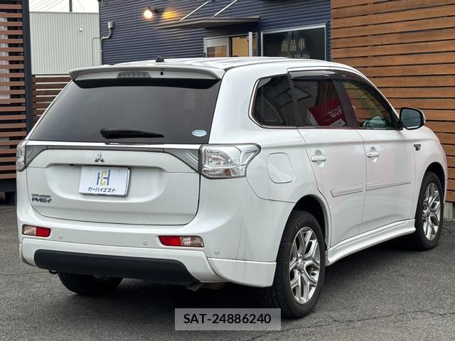 Mitsubishi OUTLANDER PHEV 2014-12 8817023-4