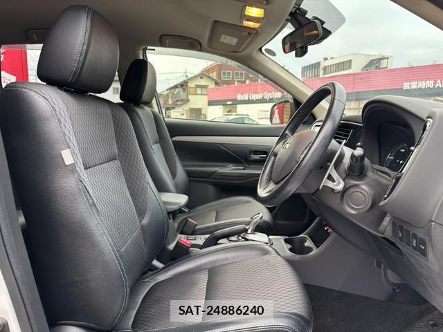 Mitsubishi OUTLANDER PHEV 2014-12 8817023-9