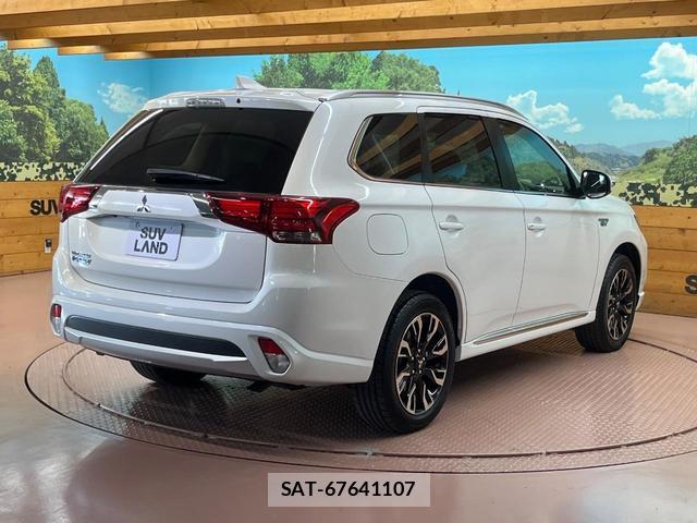 Mitsubishi OUTLANDER PHEV 2015-07 8817370-16